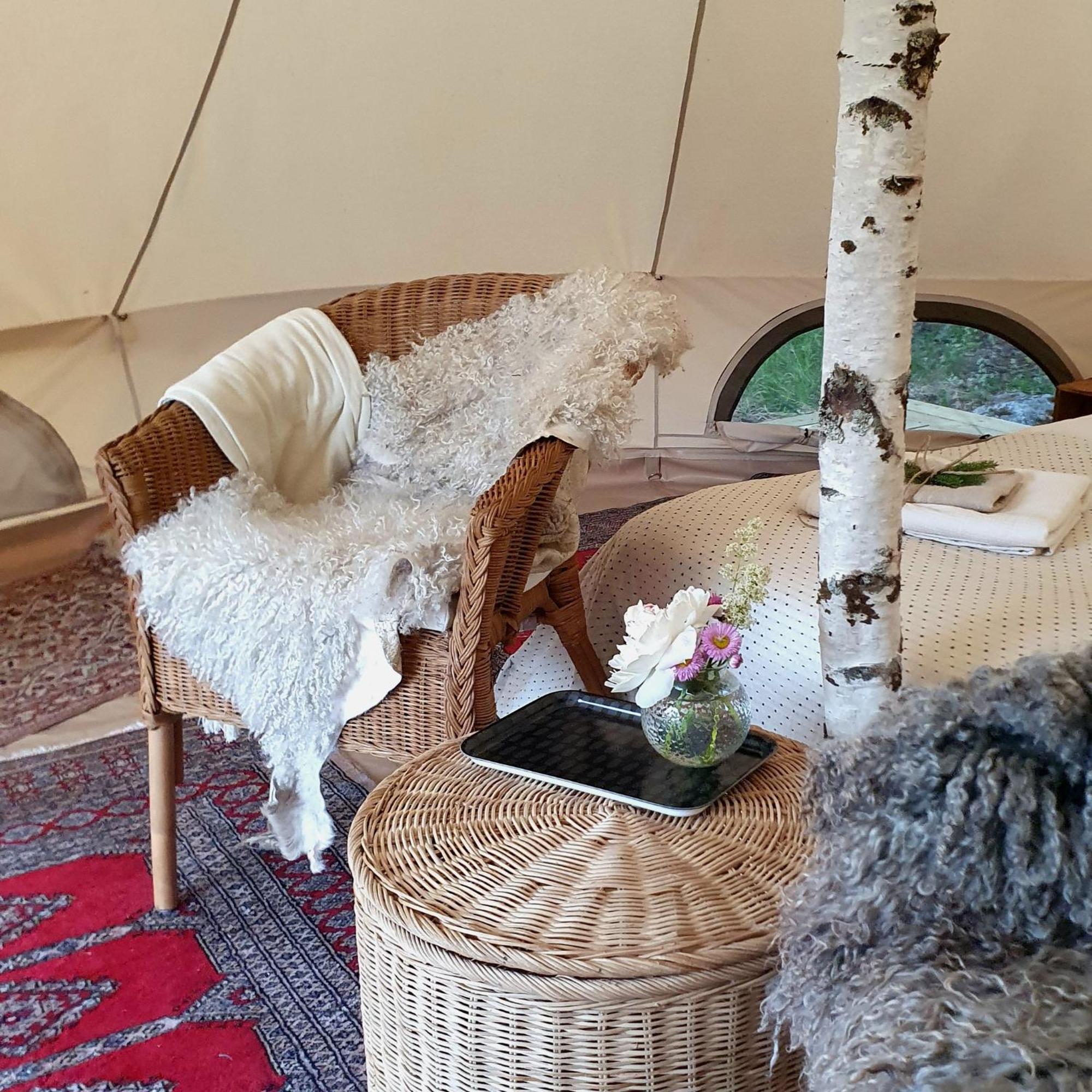 Skalbo Gardsglamping Hotel Jarvso Ngoại thất bức ảnh
